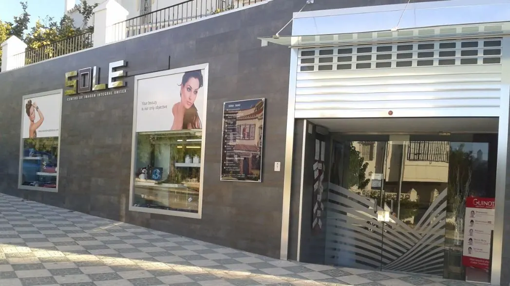 Fachada de Sole Centro de Imagen en la Avenida de la Constitución, Nerja
